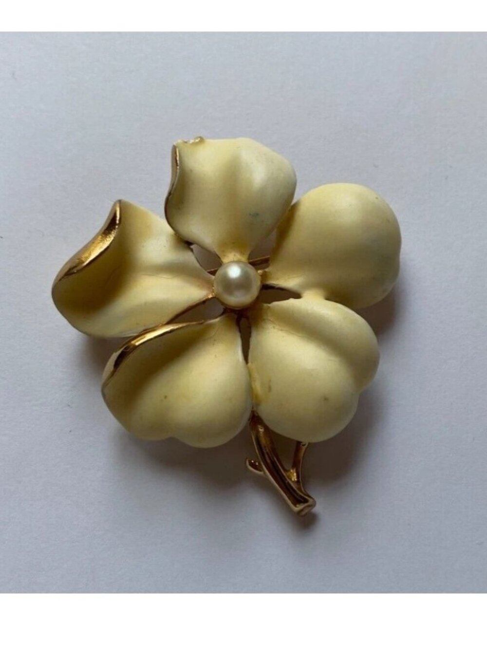 VINTAGE 50s Mis Century MOD Enamel Dogwood Flower PEARL Flower Brooch Pin J146